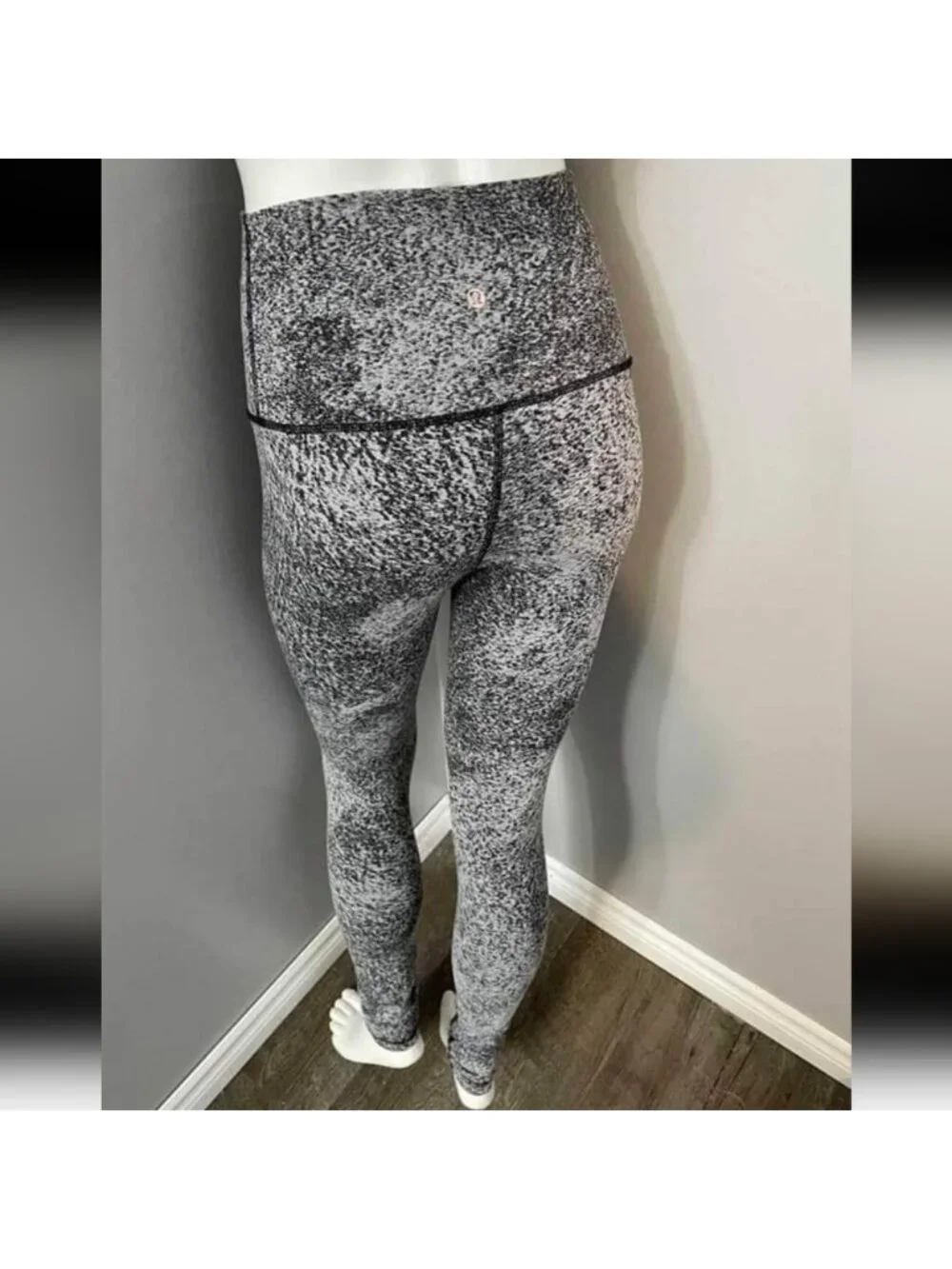 Lululemon Wunder Under Pant (Hi-Rise) Luon Spray Jacquard White Black